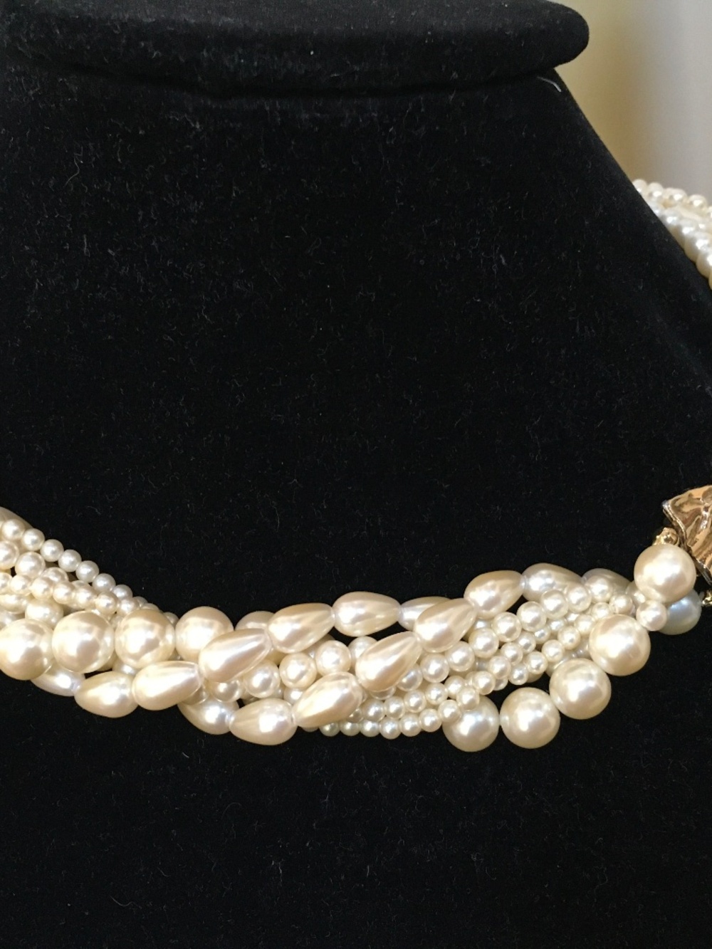 18 Inch Faux Pearl Necklace with goldtone bow tie clasp